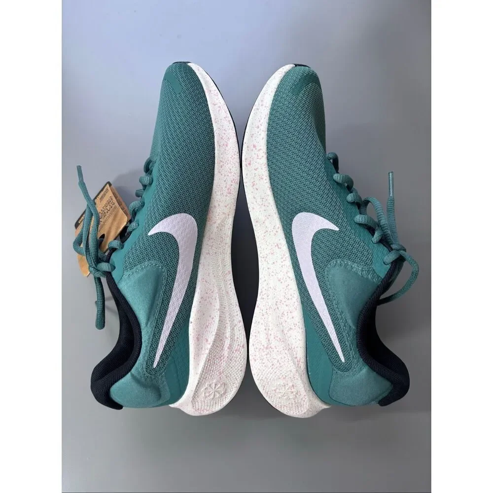 Nike Revolution 7 Bicoastal Green Pink Foam women’s size 7